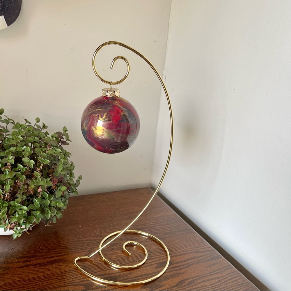 ORNAMENT DISPLAY STAND HANGER HOLDER with HANDMADE SWIRL BALL ORNAMENT